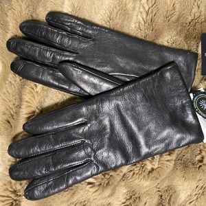 NEW Saks Fifth Avenue Touch screen 100% Leather